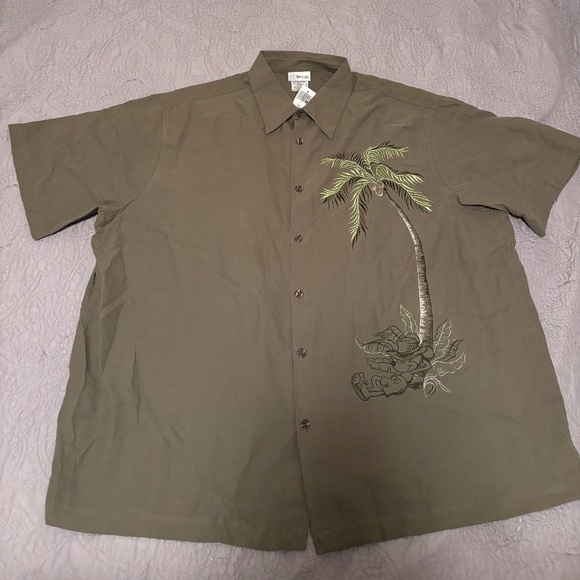 Disneyland Button Up Hawaiian Shirt - Picture 1 of 2